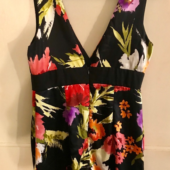 FXXI Fun Flirty Floral satin like V neck dress! - Picture 2 of 8